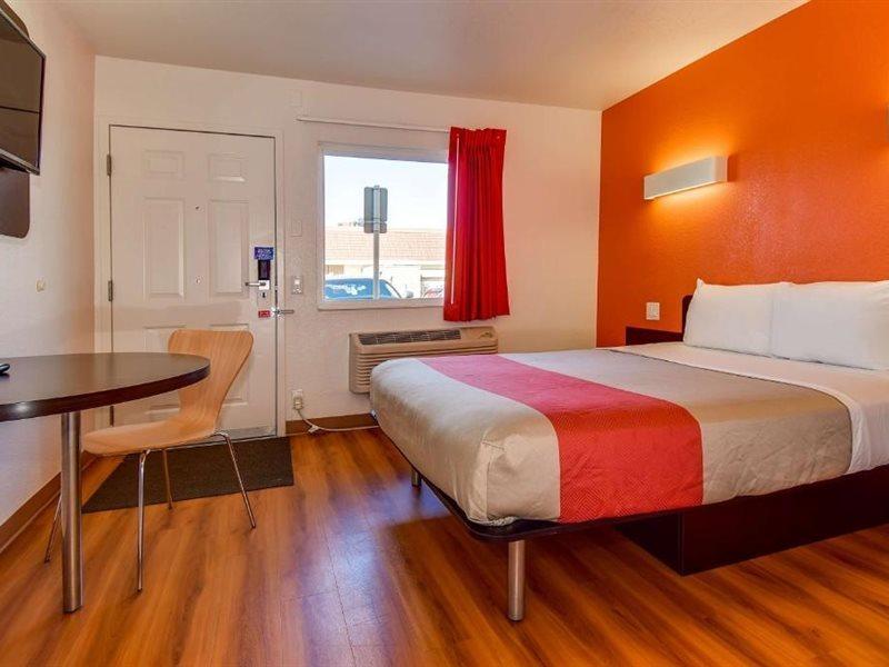 Motel 6-Riverside, Ca - South Экстерьер фото