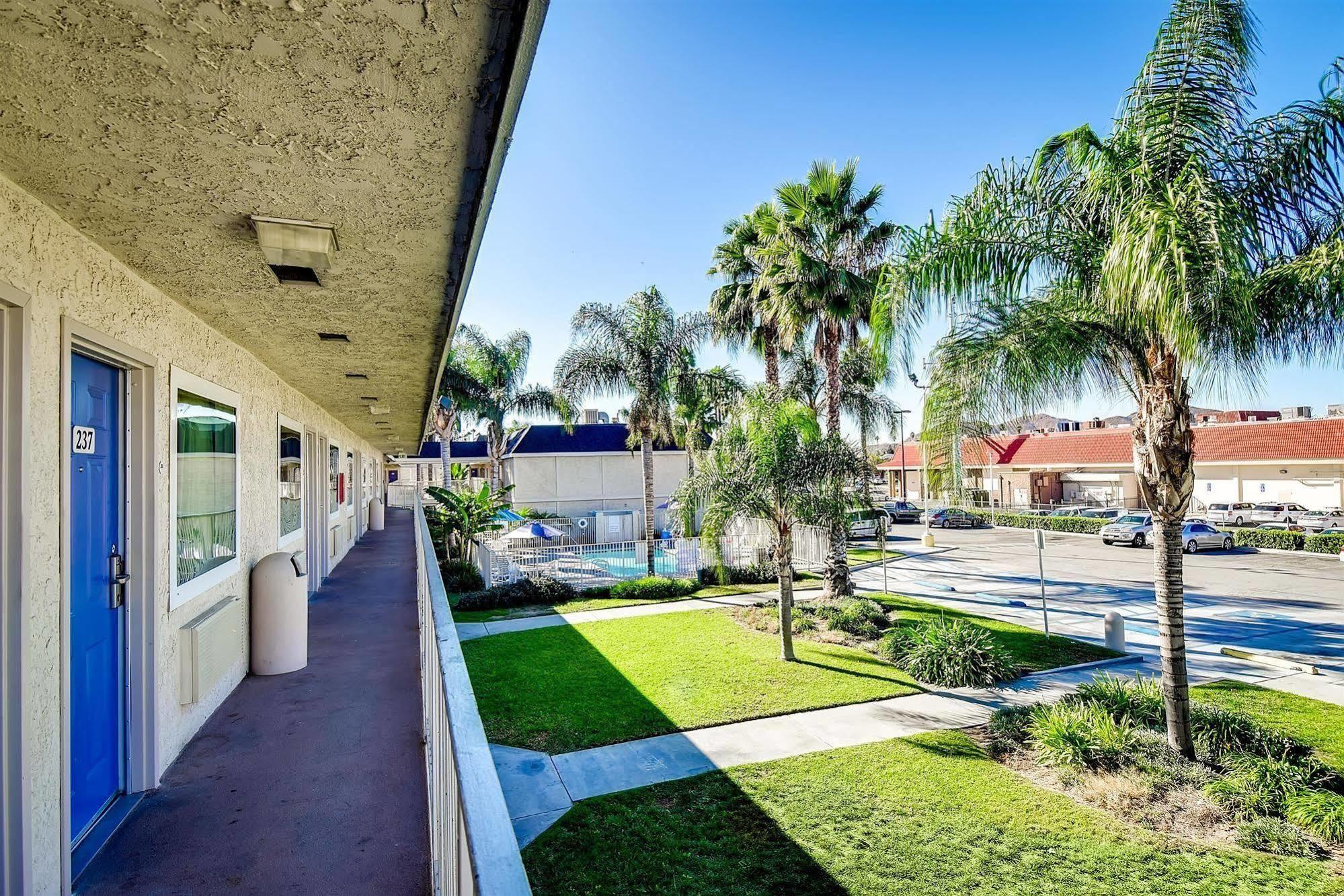 Motel 6-Riverside, Ca - South Экстерьер фото