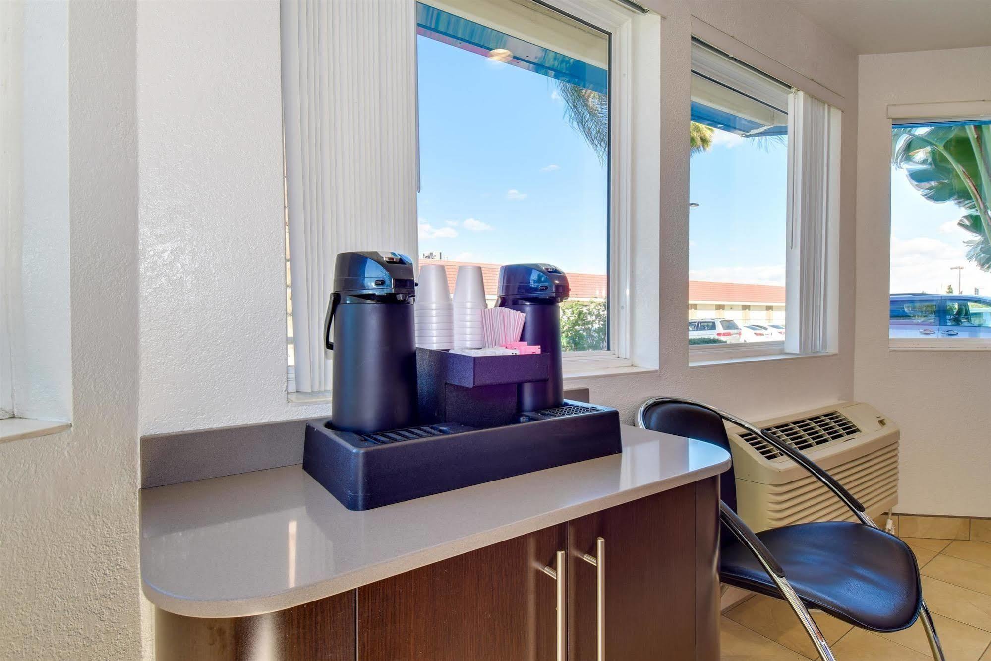 Motel 6-Riverside, Ca - South Экстерьер фото