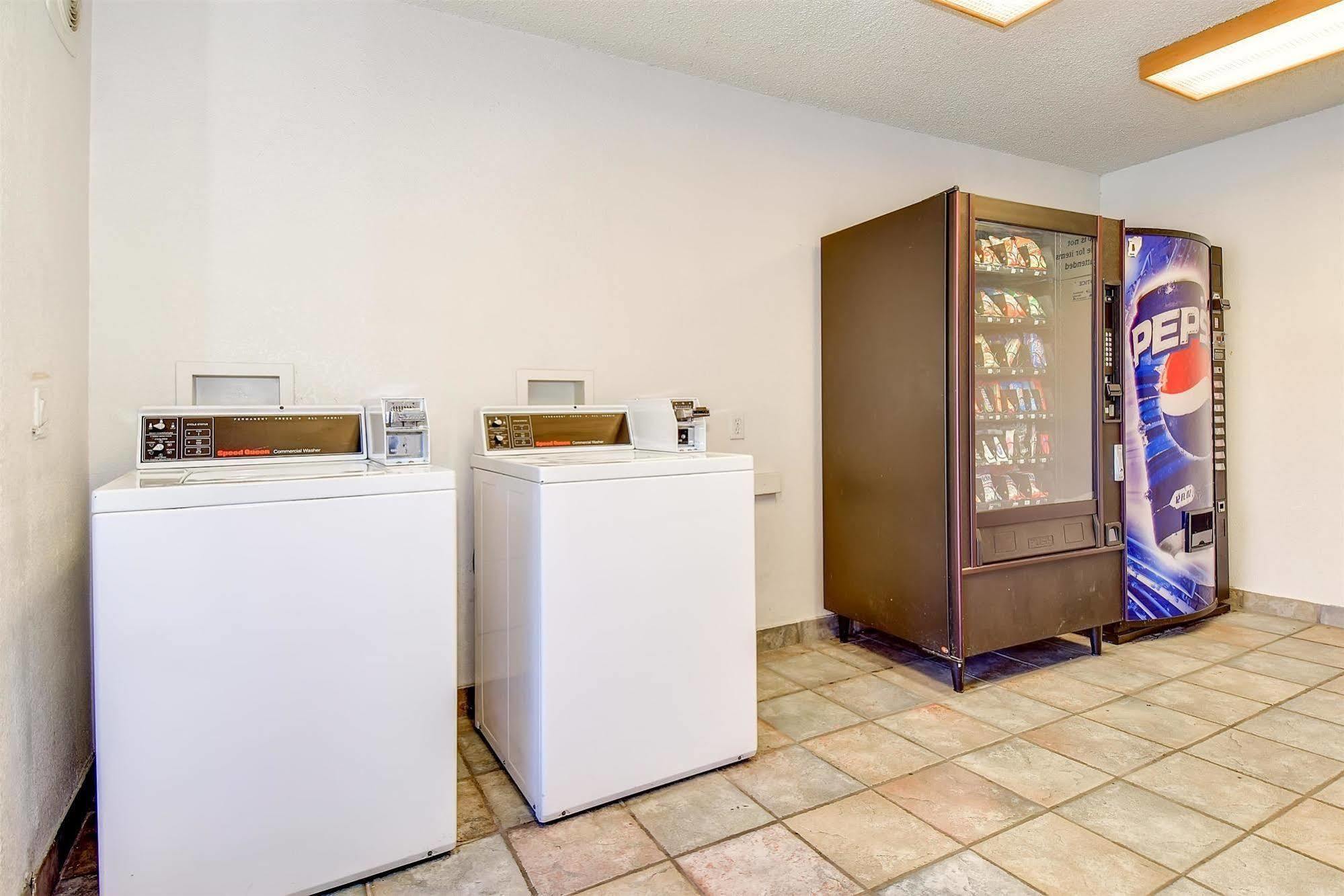 Motel 6-Riverside, Ca - South Экстерьер фото